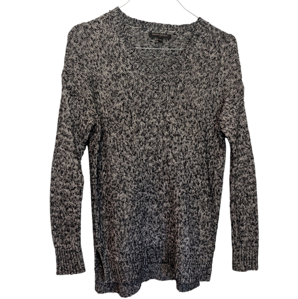 Banana Republic Women's Size Medium Black and Gray V-Neck Sweater